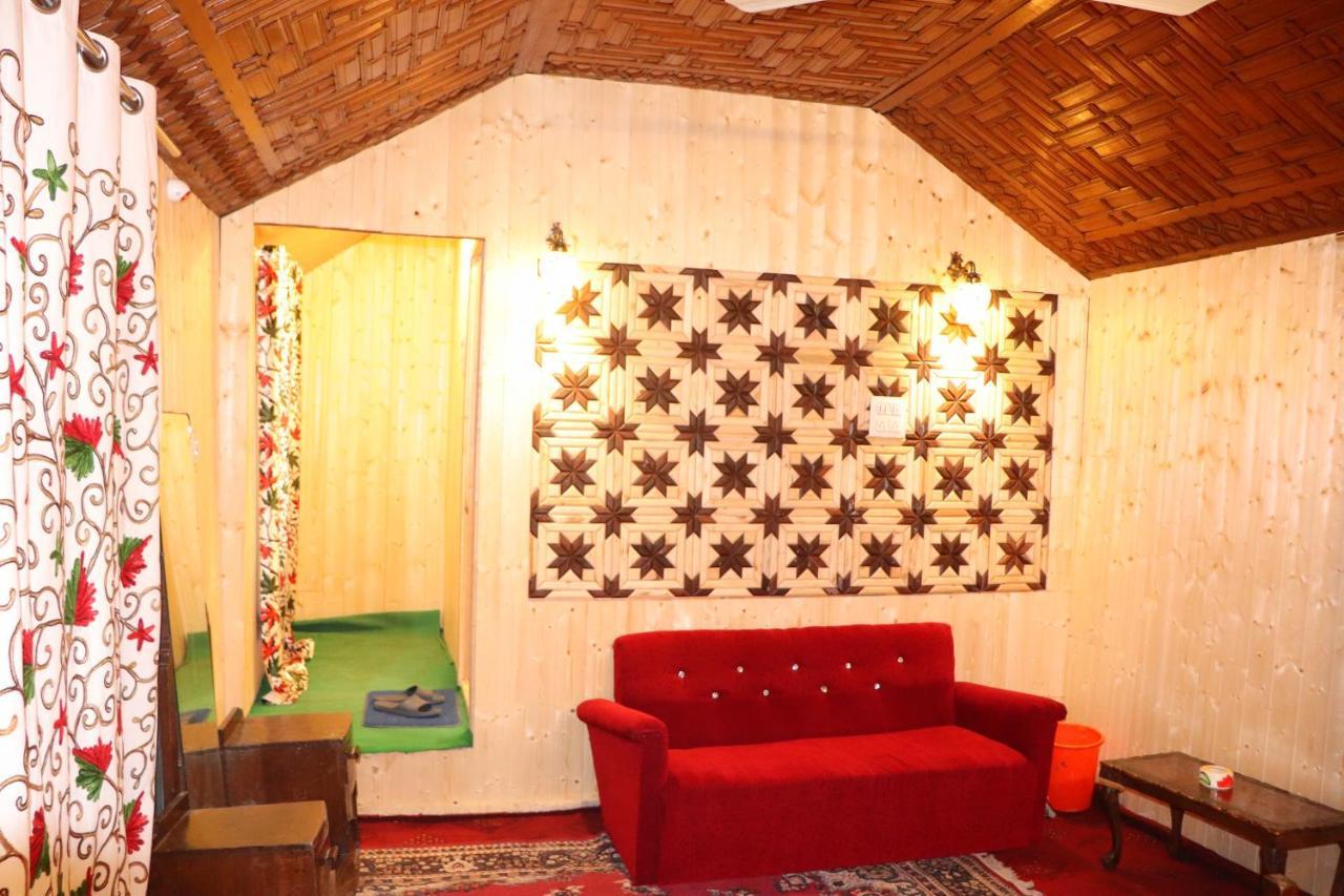 House Boat New Pala Palace Srīnagar Exterior foto